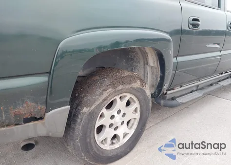 2004 Chevrolet Suburban 1500 Z71 z USA, uszkodzony, nr VIN 3GNFK16ZX4G108926